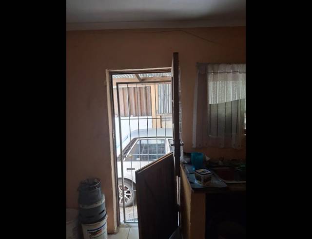 6 BEDROOM HOUSE FOR SALE IN FOREST VILLAGE